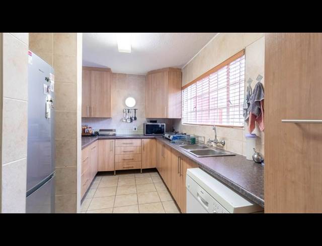 3 BEDROOM TOWNHOUSE FOR SALE IN BEDFORD PARK